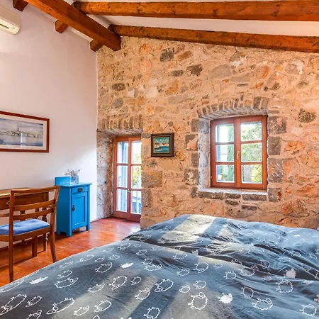 Old Stonehouse Stari San 펜션 Pinezići