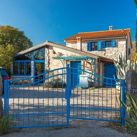 Old Stonehouse Stari San
