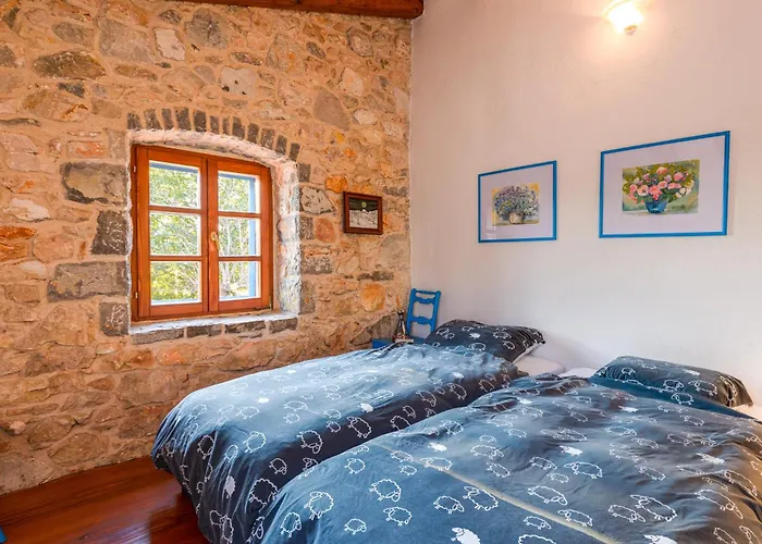 Old Stonehouse Stari San Nyaraló