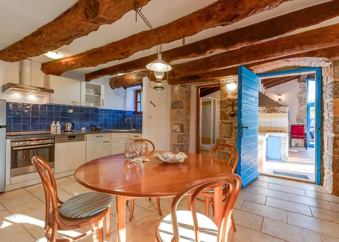 בית נופש Old Stonehouse Stari San Pinezići